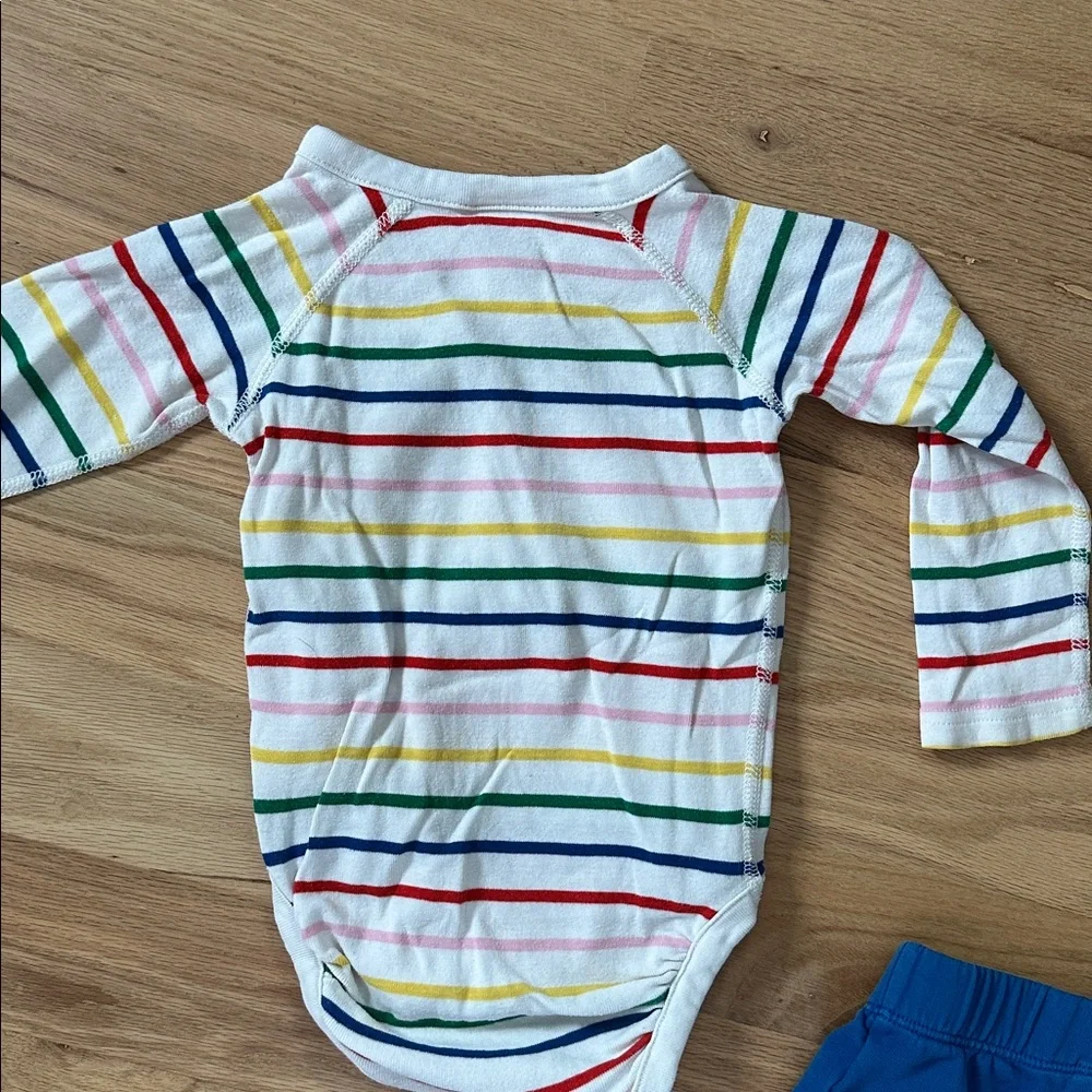 Hanna Andersson striped onesie and blue shorts set size 85cm/ 2T